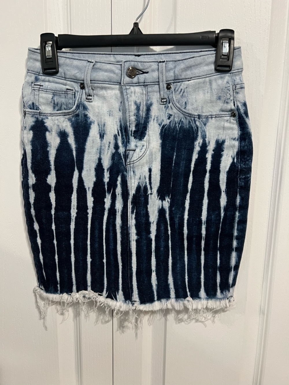 Good American Navy and White Tie-Dye Denim Skirt